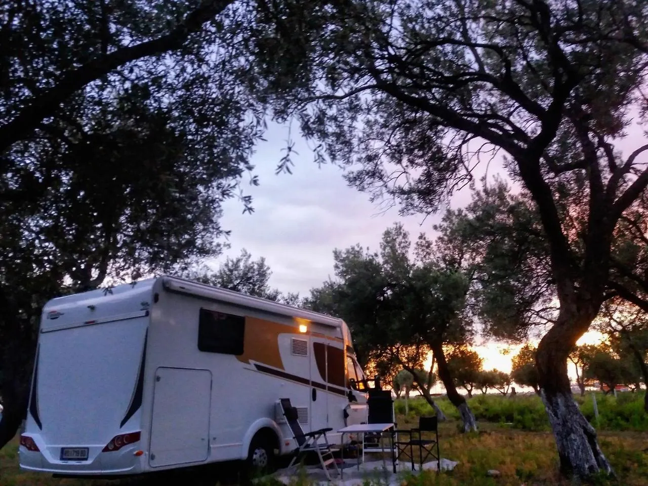 Gold Camping & Caravan Park Hotel Borsh Albanië